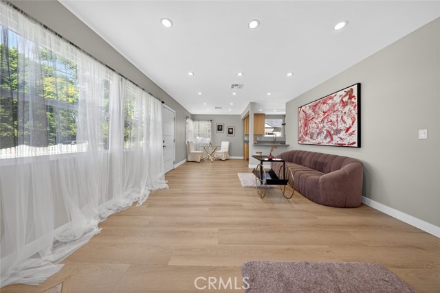 Detail Gallery Image 23 of 44 For 6820 Jellico Ave, Lake Balboa,  CA 91406 - 3 Beds | 2 Baths