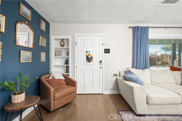 Detail Gallery Image 4 of 49 For 10358 Trabuco, Bellflower,  CA 90706 - 4 Beds | 2 Baths