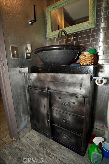 Detail Gallery Image 13 of 46 For 18954 Sherman Way #3,  Reseda,  CA 91335 - 2 Beds | 3 Baths