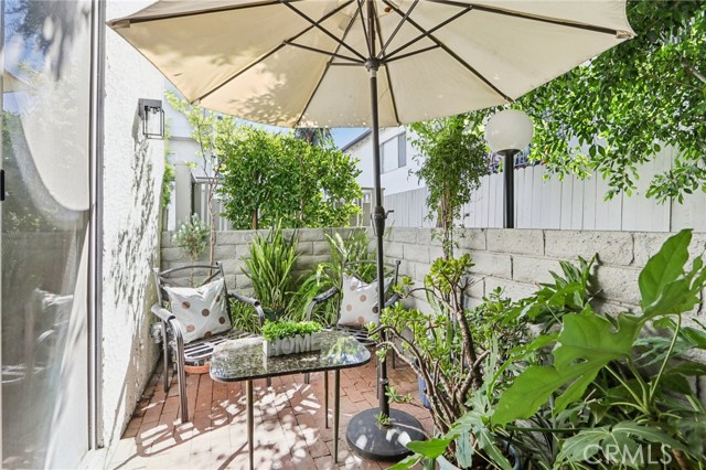 Detail Gallery Image 19 of 37 For 12390 Chandler Bld #J,  Valley Village,  CA 91607 - 3 Beds | 2/1 Baths