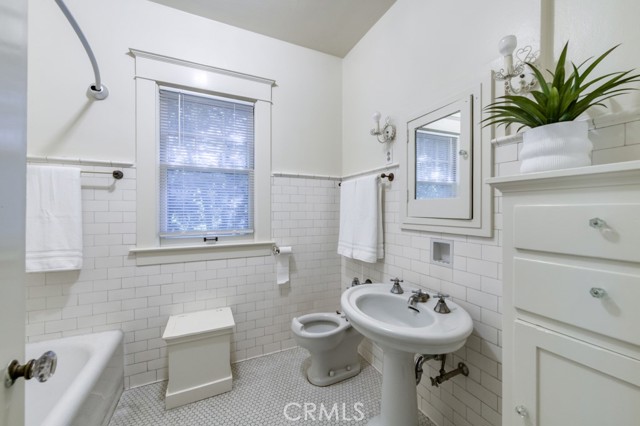 Detail Gallery Image 34 of 66 For 605 E Home Ave, Fresno,  CA 93728 - 5 Beds | 4/1 Baths