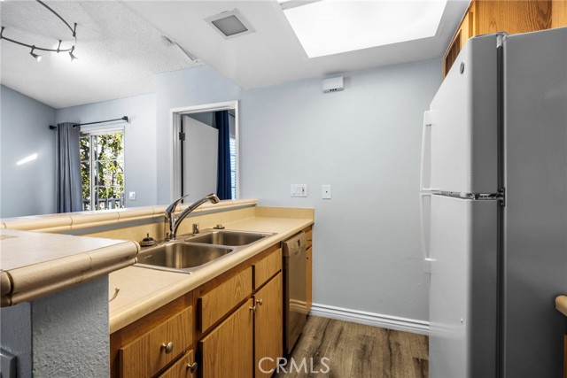 Detail Gallery Image 9 of 19 For 7025 Glade Ave #11,  Canoga Park,  CA 91303 - 2 Beds | 2 Baths