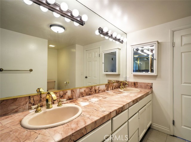 912 Brightstone Court, Westlake Village CA: https://media.crmls.org/medias/7430b6df-8915-4e85-96ca-e964434093a5.jpg
