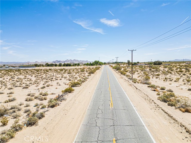 34700 Rabbit Springs Road, Lucerne Valley CA: https://media.crmls.org/medias/7431a74c-e787-4405-baba-475e86770bd3.jpg