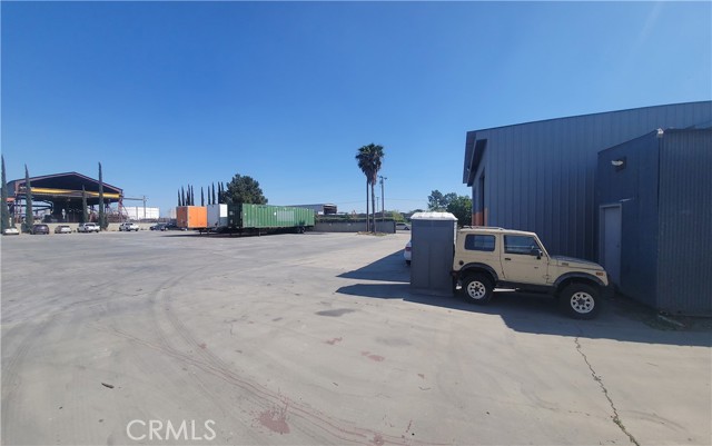 1960 S Date Avenue, Bloomington, California 92316, ,Commercial Lease,For Rent,1960 S Date Avenue,CRTR24237222