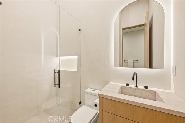 Detail Gallery Image 41 of 54 For 22924 Erwin St, Woodland Hills,  CA 91367 - 11 Beds | 9/2 Baths