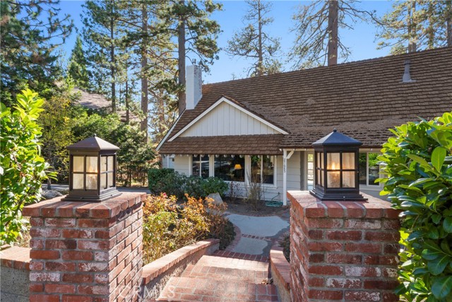 Detail Gallery Image 2 of 68 For 27685 High Knoll Rd., Lake Arrowhead,  CA 92352 - 4 Beds | 4 Baths