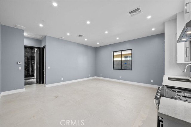 Detail Gallery Image 34 of 39 For 12937 W Kilikia Dr, North Hollywood,  CA 91605 - 4 Beds | 4 Baths