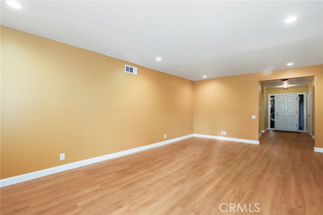 Detail Gallery Image 6 of 43 For 11001 Limerick Ave, Chatsworth,  CA 91311 - 4 Beds | 2/1 Baths