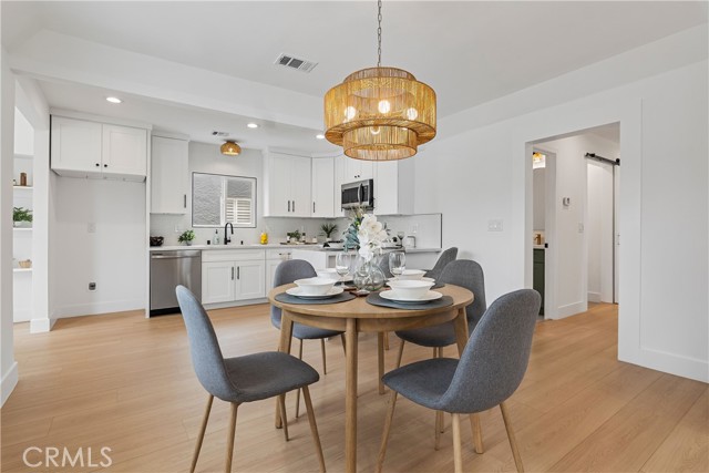6239 Cimarron Street, Los Angeles CA: https://media.crmls.org/medias/74359b6b-5343-482e-935d-89f5b4f40290.jpg