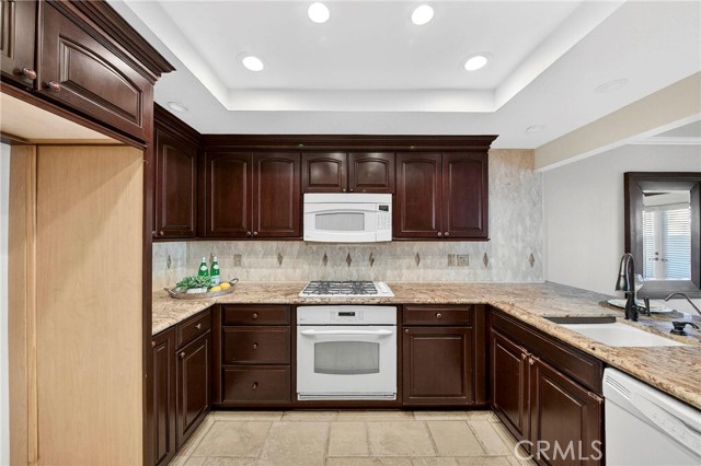 Detail Gallery Image 11 of 49 For 453 Pinehurst Ct, Fullerton,  CA 92835 - 3 Beds | 3 Baths