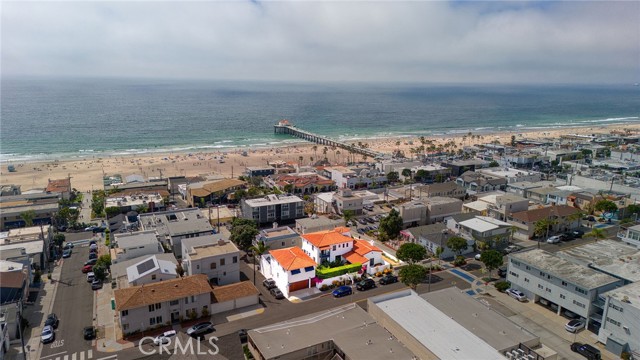 Detail Gallery Image 2 of 11 For 921 Highland Ave, Manhattan Beach,  CA 90266 - 5 Beds | 4 Baths