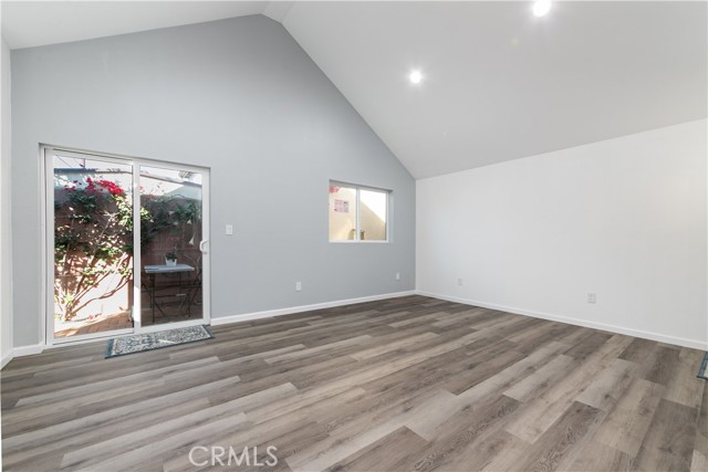 Detail Gallery Image 6 of 19 For 1135 N Howard St a,  Glendale,  CA 91207 - 2 Beds | 2 Baths