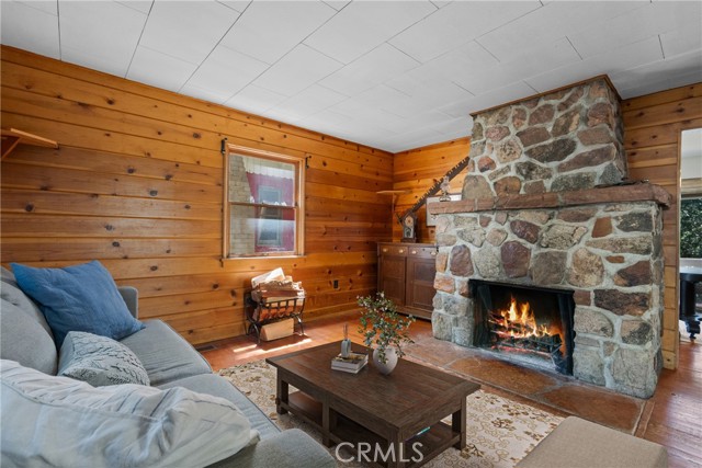 26251 Alpine Lane, Twin Peaks CA: https://media.crmls.org/medias/7437c258-d962-48a1-a67c-b704b5c5bfa5.jpg