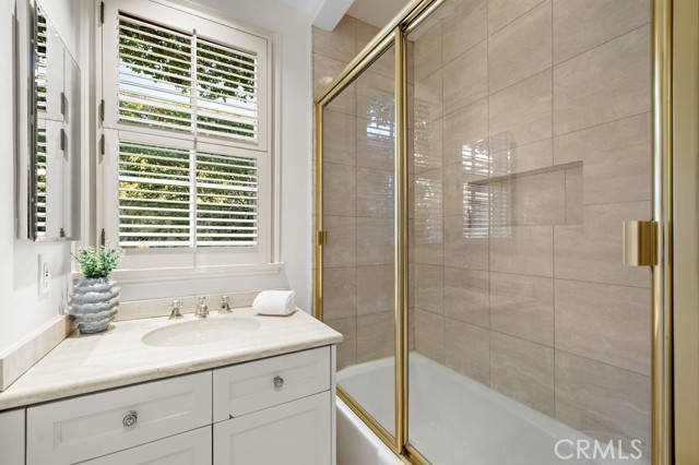 Detail Gallery Image 25 of 41 For 31571 Bluff Dr, Laguna Beach,  CA 92651 - 3 Beds | 3 Baths