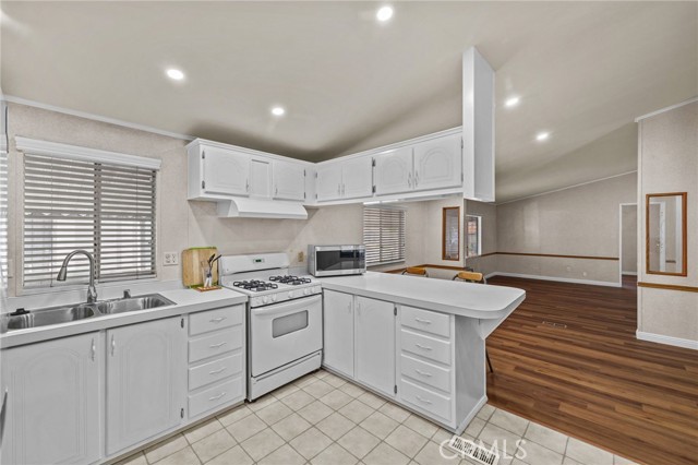Detail Gallery Image 14 of 56 For 777 S Temescal St #81,  Corona,  CA 92879 - 4 Beds | 2 Baths