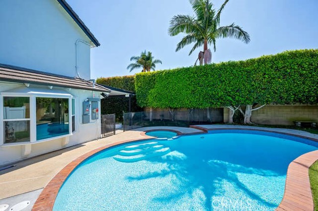 9572 Indian Wells Circle, Huntington Beach CA: https://media.crmls.org/medias/74398fc4-fcf4-4f3d-a173-e609837eec24.jpg