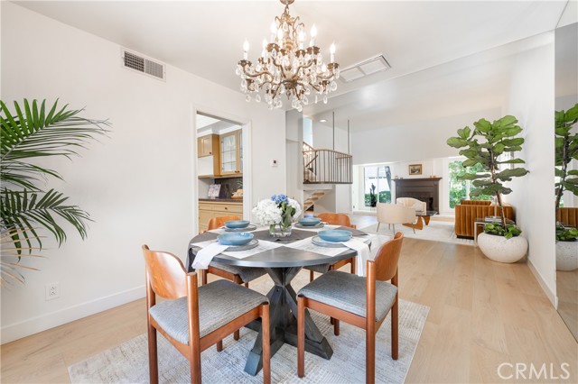 Detail Gallery Image 8 of 28 For 16990 Escalon Dr, Encino,  CA 91436 - 3 Beds | 2/1 Baths