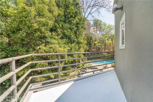 8100 Laurelmont Drive, Los Angeles CA: https://media.crmls.org/medias/7439b742-35b2-4ac4-93ba-374f23bc31db.jpg
