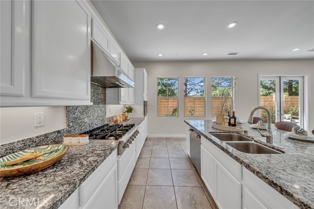 Detail Gallery Image 15 of 70 For 60 Sherwood, Irvine,  CA 92620 - 5 Beds | 6/1 Baths