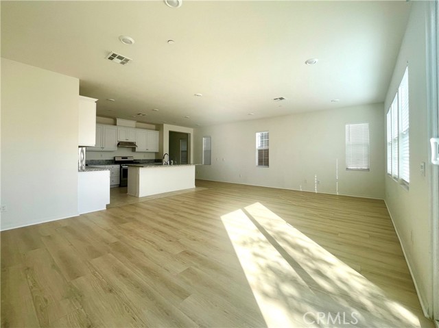 Detail Gallery Image 7 of 20 For 2076 E Bulletin Privado, Ontario,  CA 91764 - 4 Beds | 2/1 Baths