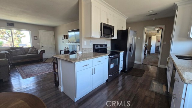 32673 Zircon Road, Lucerne Valley CA: https://media.crmls.org/medias/743a94f2-4636-4d27-afa7-5269310443fb.jpg