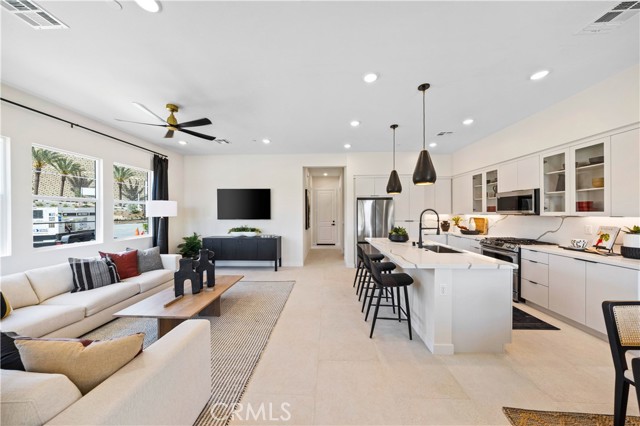 Detail Gallery Image 2 of 30 For 22025 Florence Cir, Walnut,  CA 91789 - 4 Beds | 3 Baths