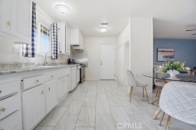 Detail Gallery Image 6 of 14 For 1573 Casarin Ave, Simi Valley,  CA 93065 - 4 Beds | 2 Baths