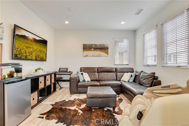 Detail Gallery Image 19 of 45 For 20831 W Acorn, Porter Ranch,  CA 91326 - 4 Beds | 3 Baths