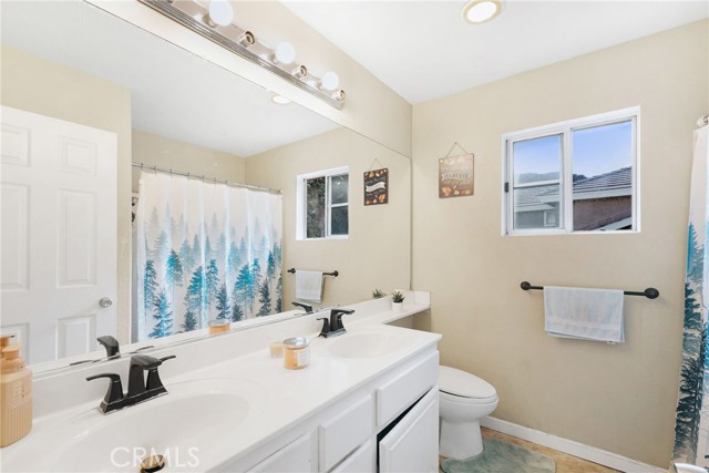 Detail Gallery Image 18 of 42 For 29113 Shorecliff Dr, Lake Elsinore,  CA 92530 - 4 Beds | 2/1 Baths