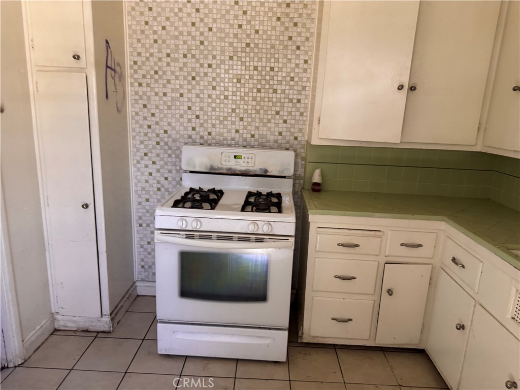 https://media.crmls.org/medias/743c180e-c480-42d1-b1f0-bc9e705c8c2a.jpg?preset=X-Large