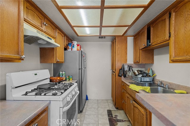 Detail Gallery Image 11 of 30 For 11014 Arminta St #13,  Sun Valley,  CA 91352 - 2 Beds | 2 Baths