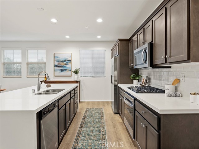 Detail Gallery Image 5 of 53 For 11238 N Mission Heights Dr, –,  CA 91345 - 3 Beds | 3 Baths