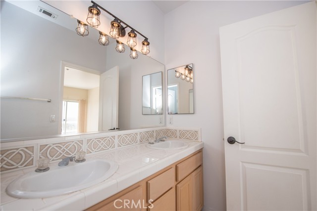 28817 Terrace Drive, Highland CA: https://media.crmls.org/medias/743e59ff-5a2e-4858-891a-ac24543db0d4.jpg