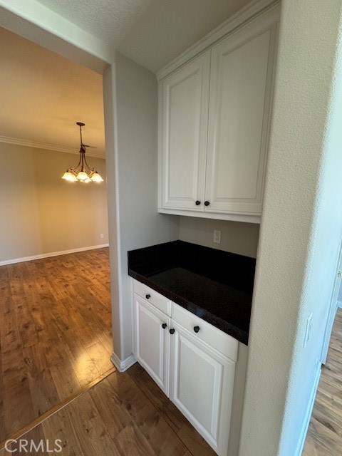 Detail Gallery Image 21 of 53 For 16034 Skyridge Dr, Riverside,  CA 92509 - 4 Beds | 4 Baths