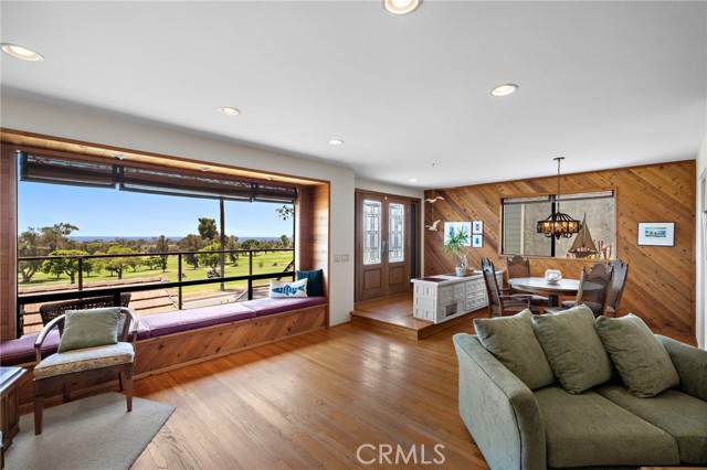 318 Avenida Santa Margarita, San Clemente CA: https://media.crmls.org/medias/74400298-8789-4eed-922f-334e77b74e53.jpg