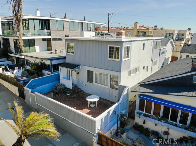 230 30th Street, Hermosa Beach, California 90254, 5 Bedrooms Bedrooms, ,3 BathroomsBathrooms,Residential,Sold,30th,SB22001152