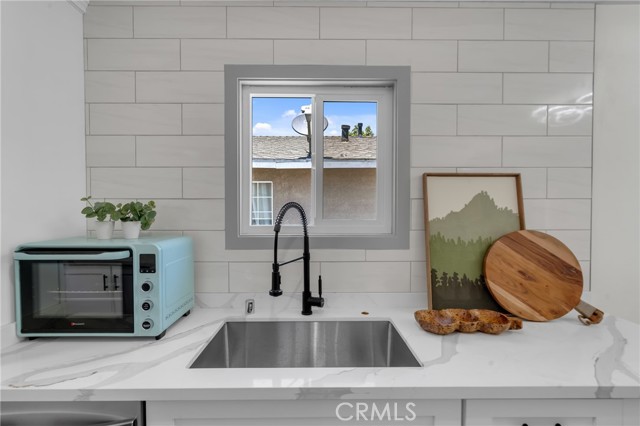 314 N Jackson Street, Santa Ana CA: https://media.crmls.org/medias/74405c63-df3d-4354-b69c-e2b6703e55a2.jpg