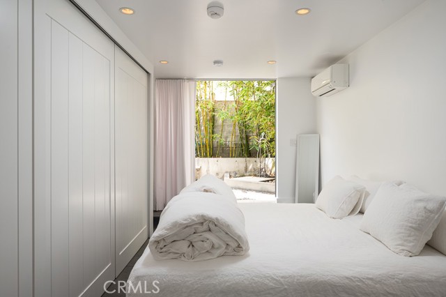 137 15th Street, Manhattan Beach, California 90266, 2 Bedrooms Bedrooms, ,2 BathroomsBathrooms,Residential,Sold,15th,SB22082552