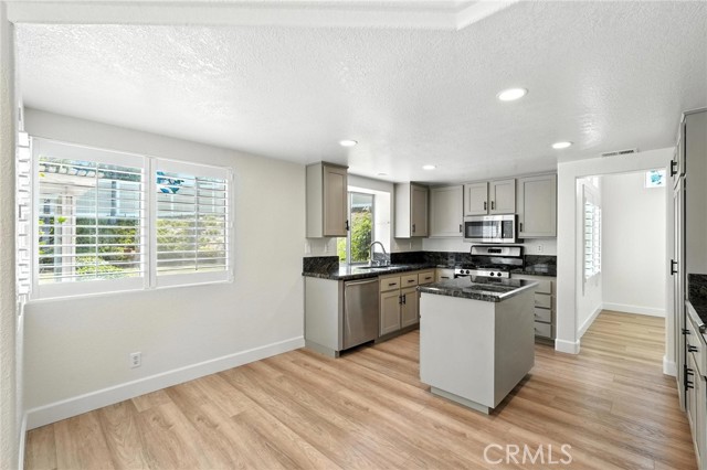 251 Royal Glen Drive, Fallbrook CA: https://media.crmls.org/medias/744162be-e5bd-4bfb-9e5b-bb364c904c26.jpg
