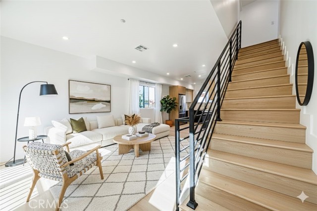 Detail Gallery Image 13 of 75 For 5209 W 20th, Los Angeles,  CA 90016 - – Beds | – Baths