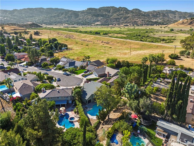 22526 Napa St, West Hills CA: https://media.crmls.org/medias/74421858-a908-4414-a85b-4f4f2488cd6c.jpg