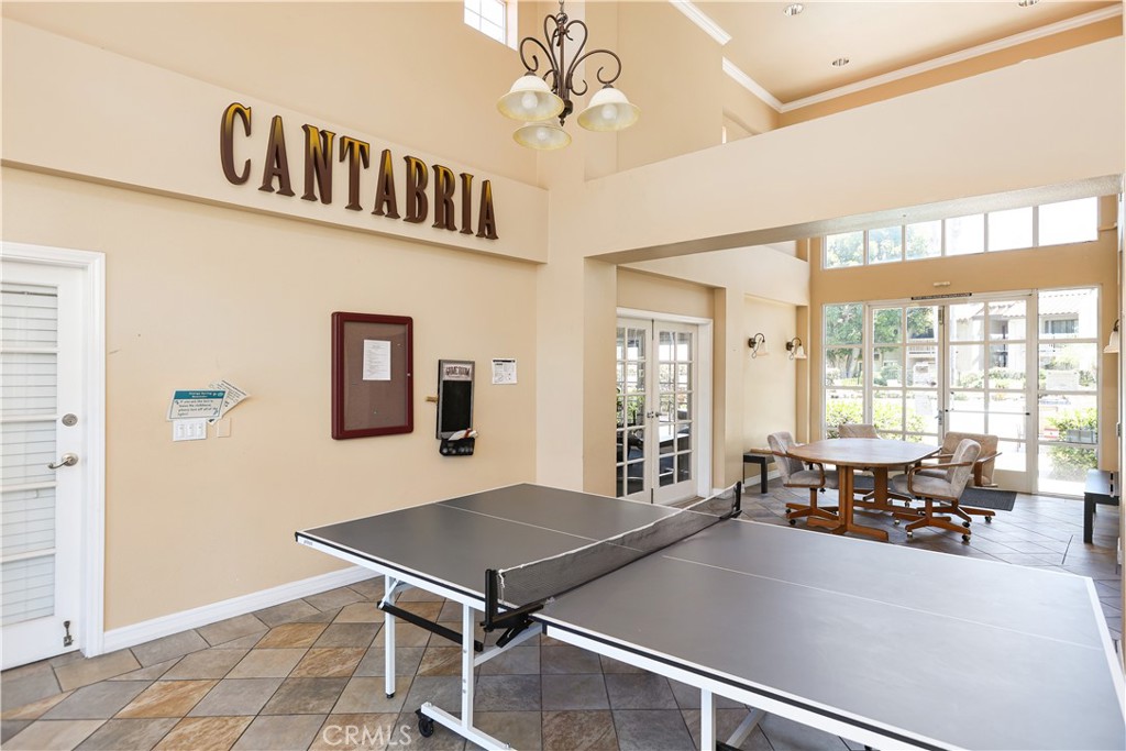 https://media.crmls.org/medias/74424a22-4d68-4a98-8c38-f19d5c3320ad.jpg?preset=X-Large