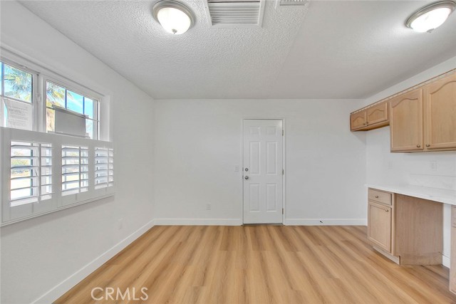 Detail Gallery Image 7 of 29 For 22133 Thunderbird, Apple Valley,  CA 92307 - 2 Beds | 1 Baths