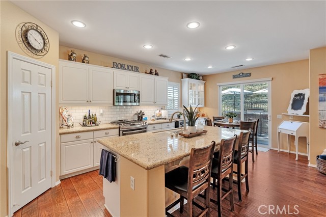 Detail Gallery Image 7 of 50 For 18845 Laurel Crest Lane, Canyon Country,  CA 91351 - 4 Beds | 3 Baths