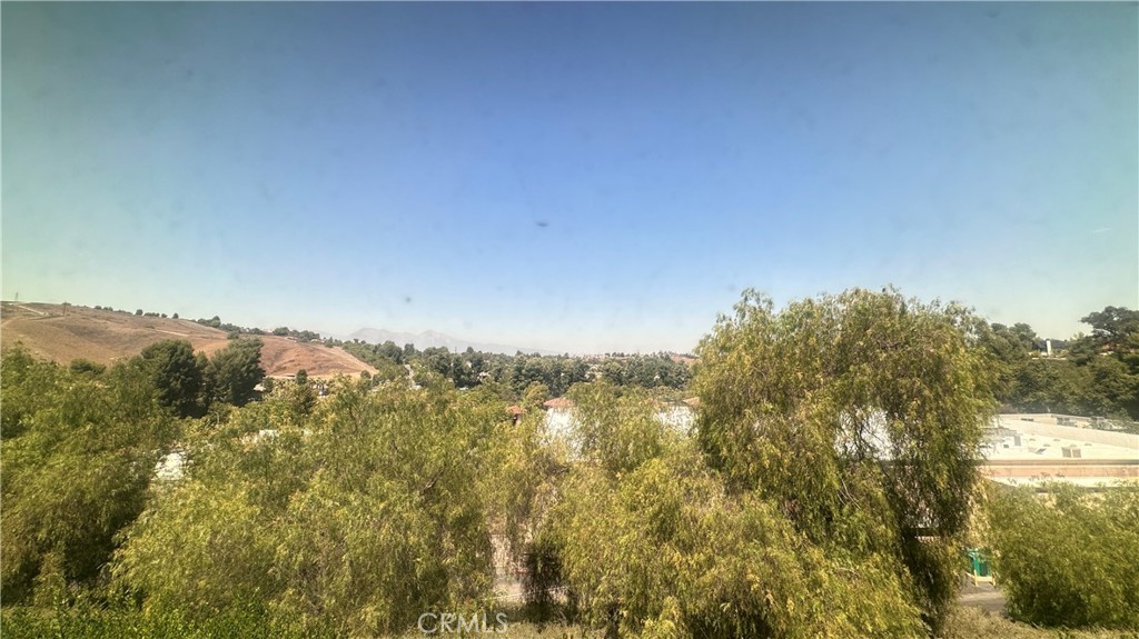 https://media.crmls.org/medias/7442e52c-503d-4ef4-9e67-58daf719b7a1.jpg?preset=X-Large