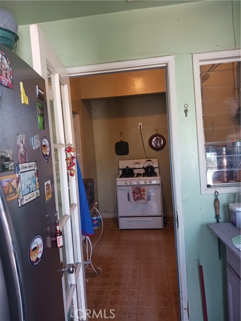 Detail Gallery Image 6 of 10 For 742 Belden Ave, Los Angeles,  CA 90022 - 4 Beds | 2 Baths