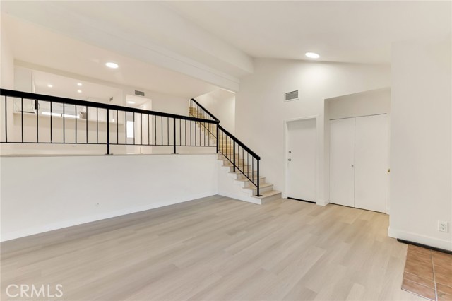 Detail Gallery Image 7 of 41 For 18423 Collins St a,  Tarzana,  CA 91356 - 2 Beds | 1/1 Baths