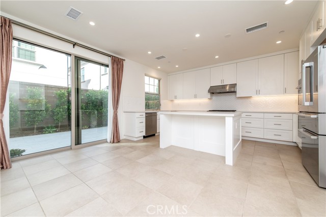 Detail Gallery Image 6 of 41 For 112 Anthem, Irvine,  CA 92618 - 4 Beds | 4/1 Baths