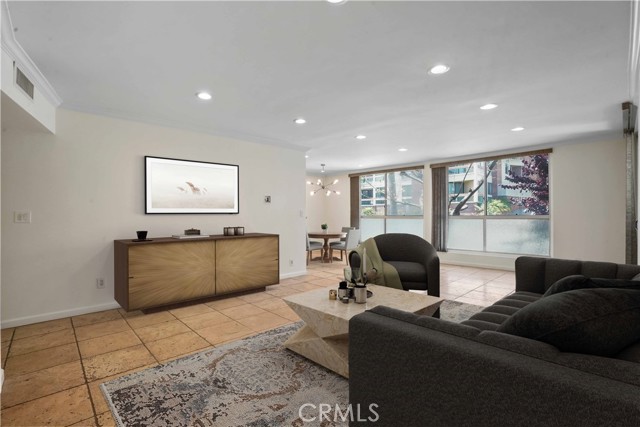 11970 Montana Avenue, Brentwood CA: https://media.crmls.org/medias/74439f6d-f41d-4c28-bb65-c51c606d0270.jpg